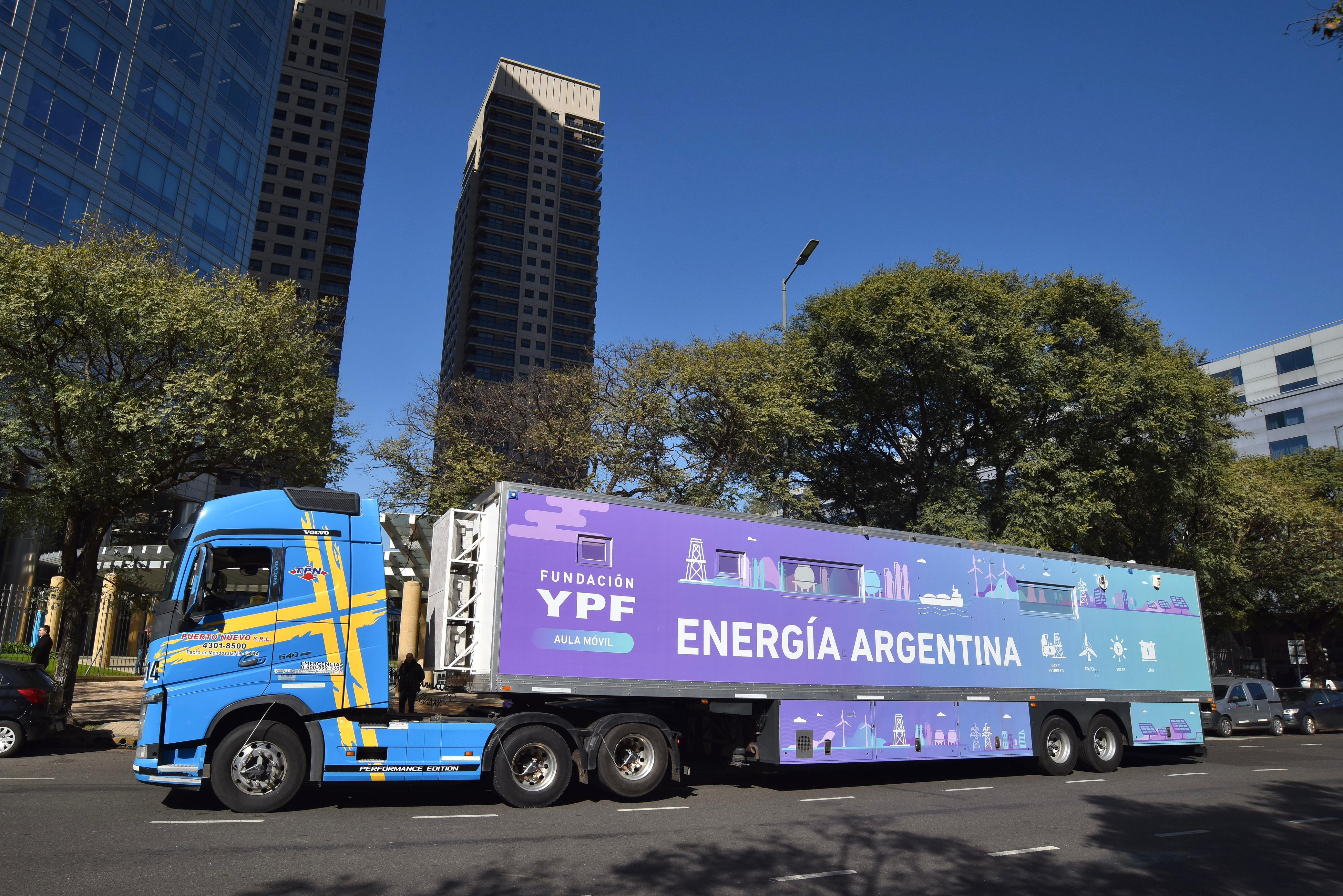El Aula Móvil de Fundación YPF visitó Mendoza, junto a YPF Luz